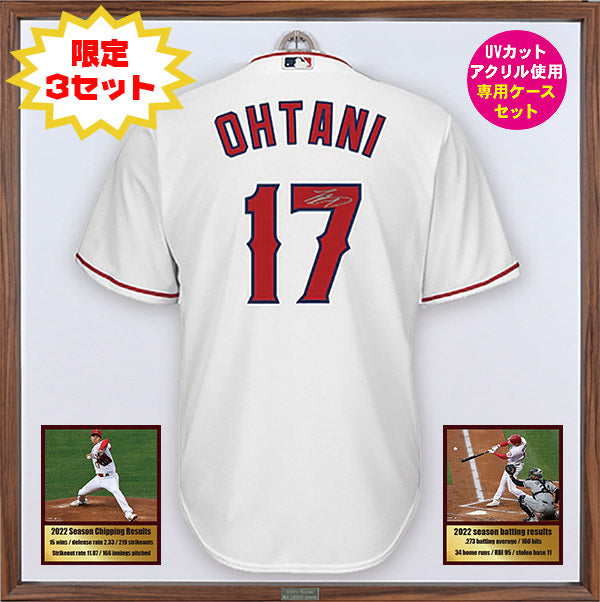 大谷翔平直筆サイン入り白ユニフォーム額＆公式ライセンスフォト2枚セット(26-0806）
